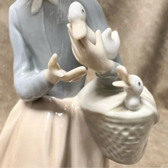 Lladro Daisa "Shepherdess with Ducks" #4568  - Porcelain Figurine *read* - Picture 7 of 7